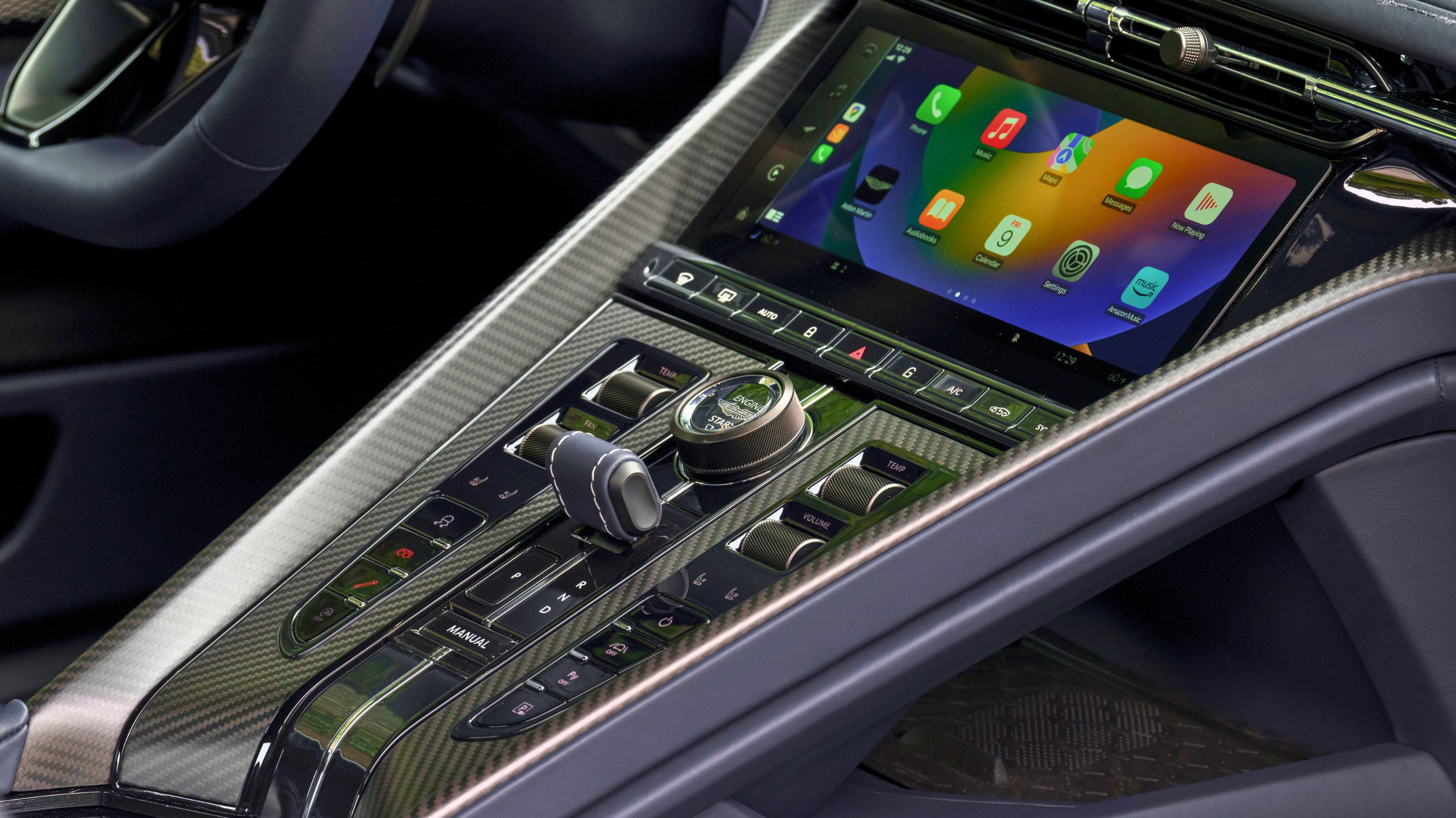 Aston Martin DB12 2024