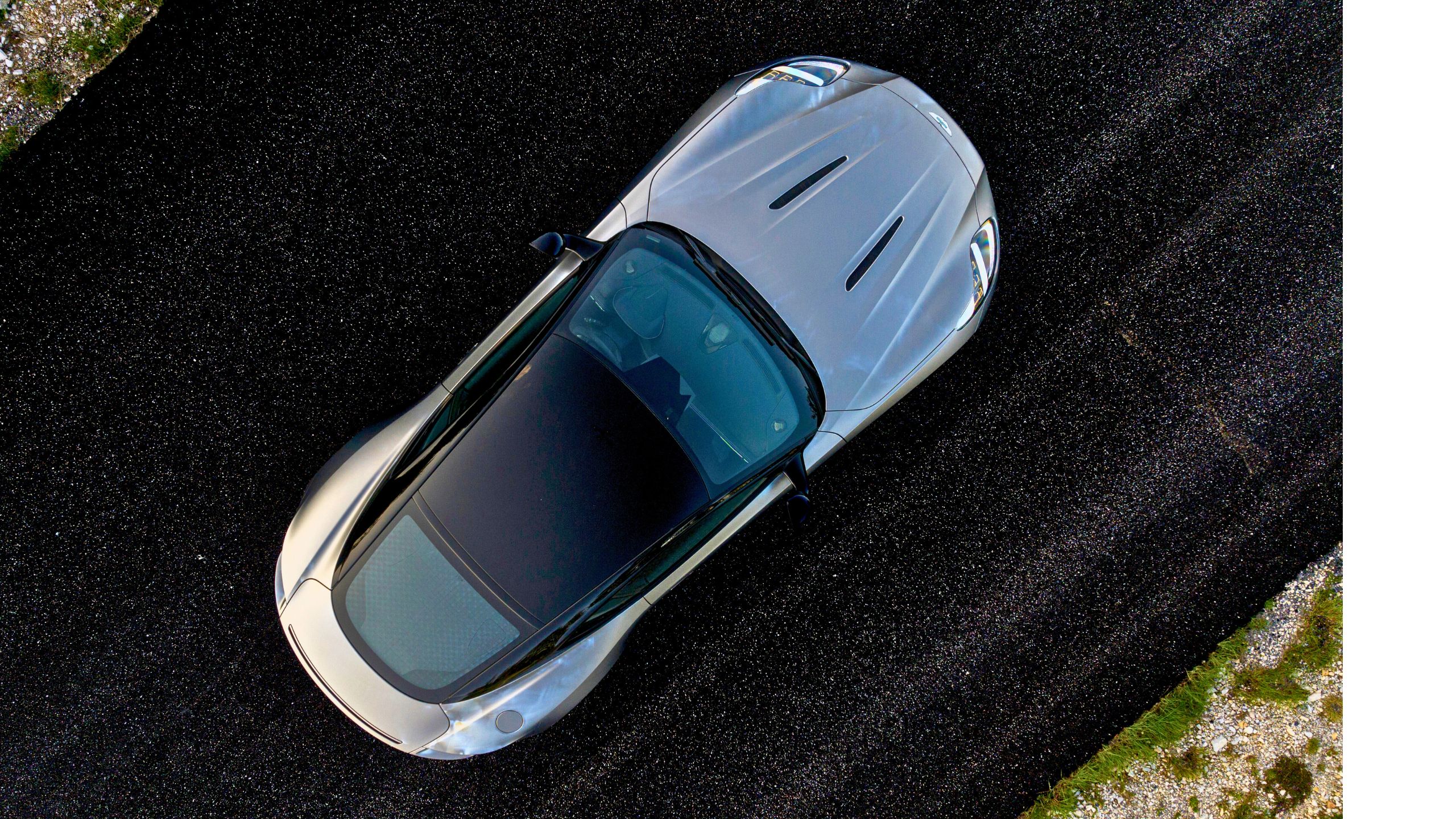 Aston Martin DB12 2024