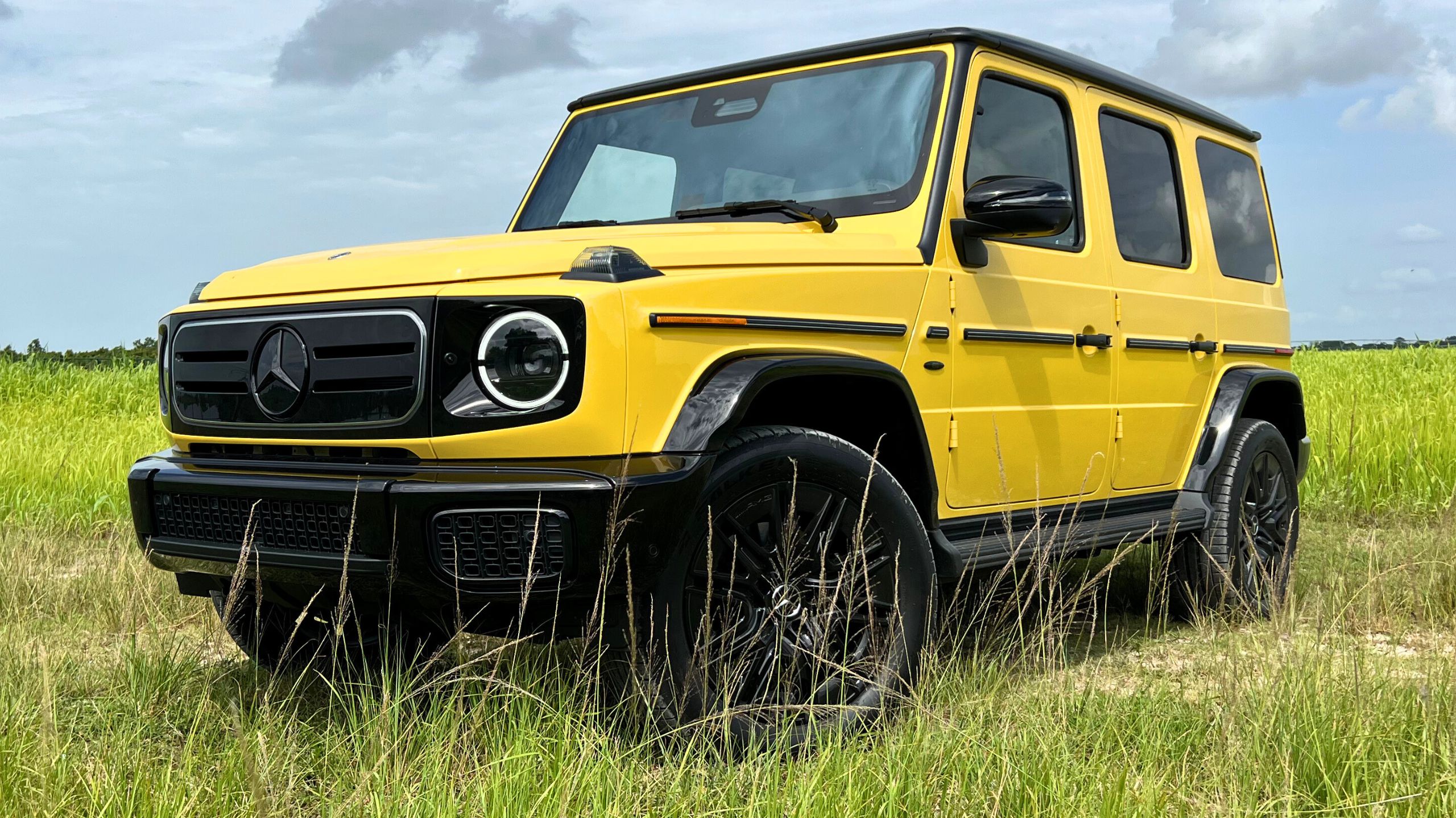 Mercedes-Benz G580 with EQ Technology 2025