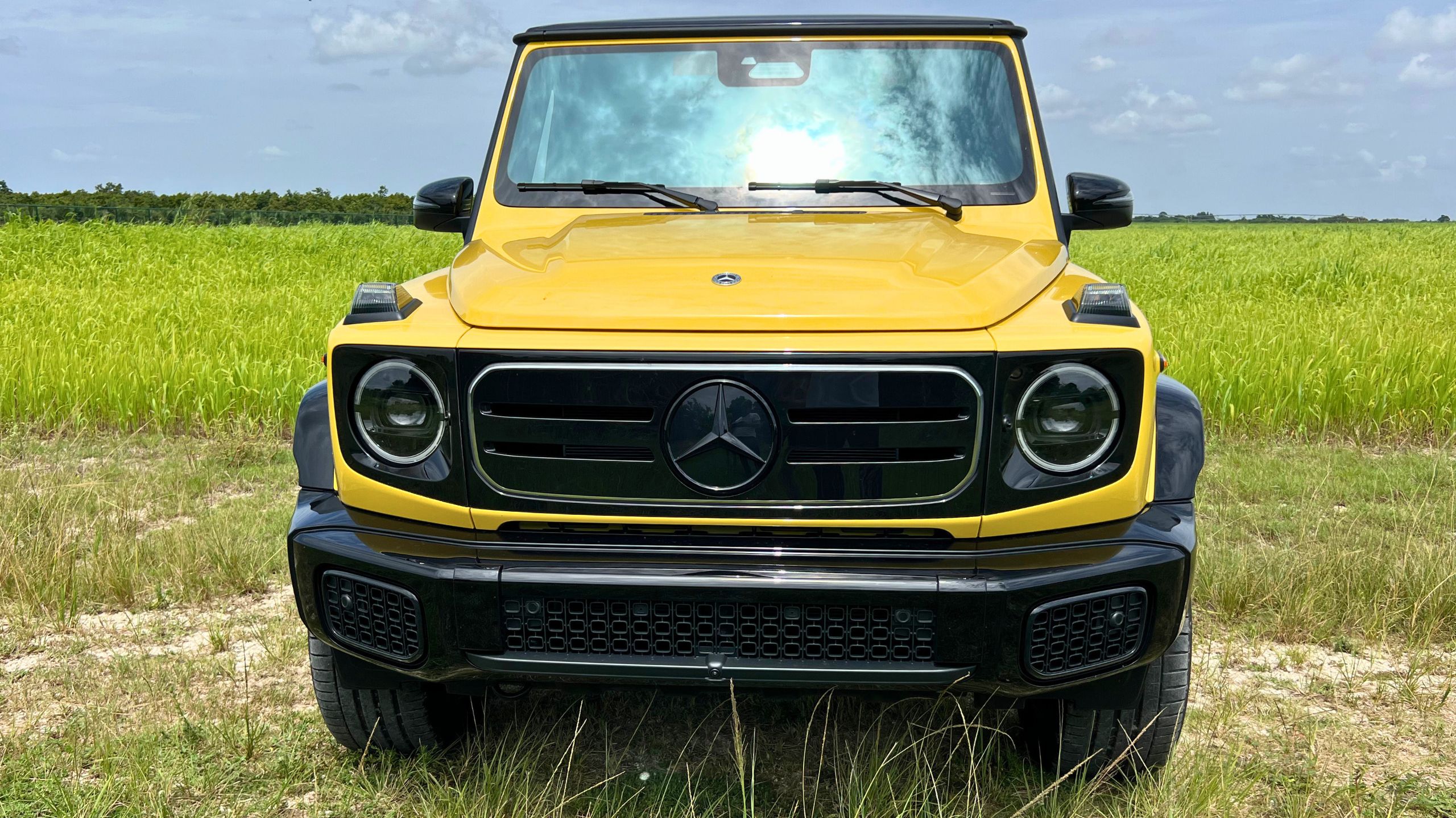 Mercedes-Benz G580 with EQ Technology 2025