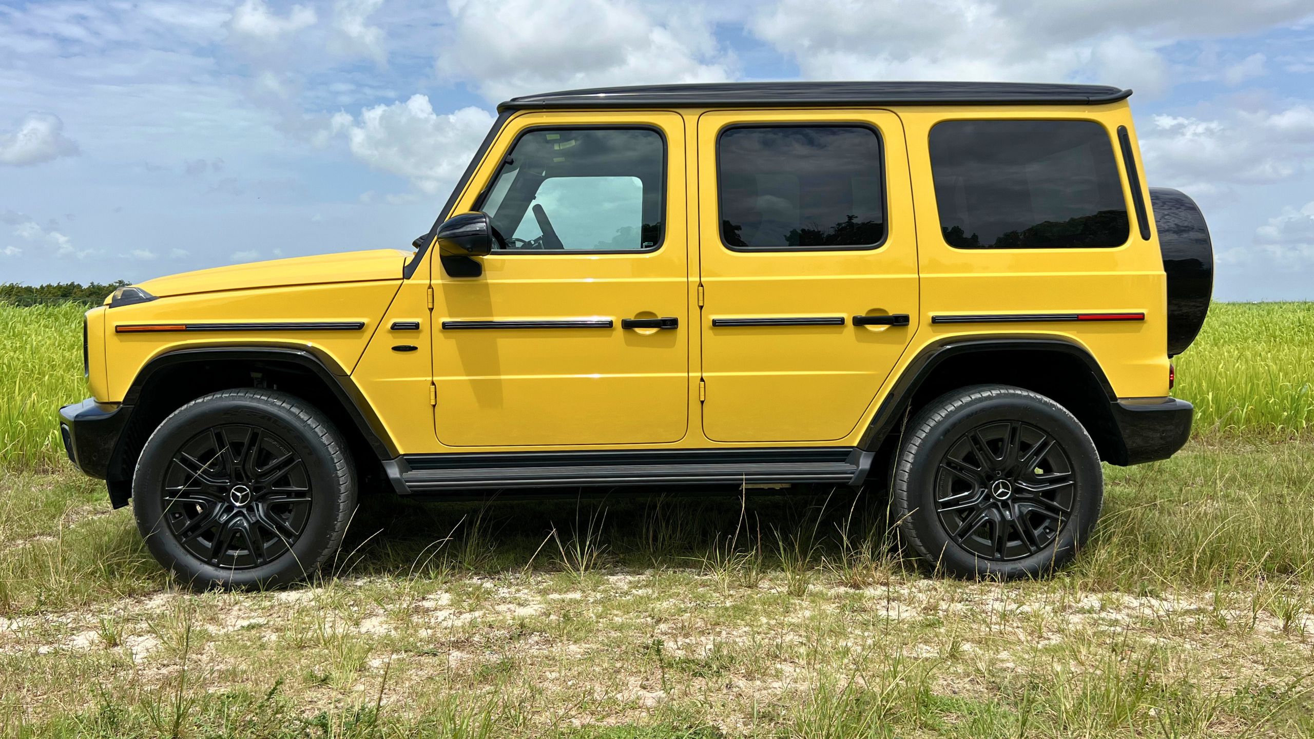 Mercedes-Benz G580 with EQ Technology 2025