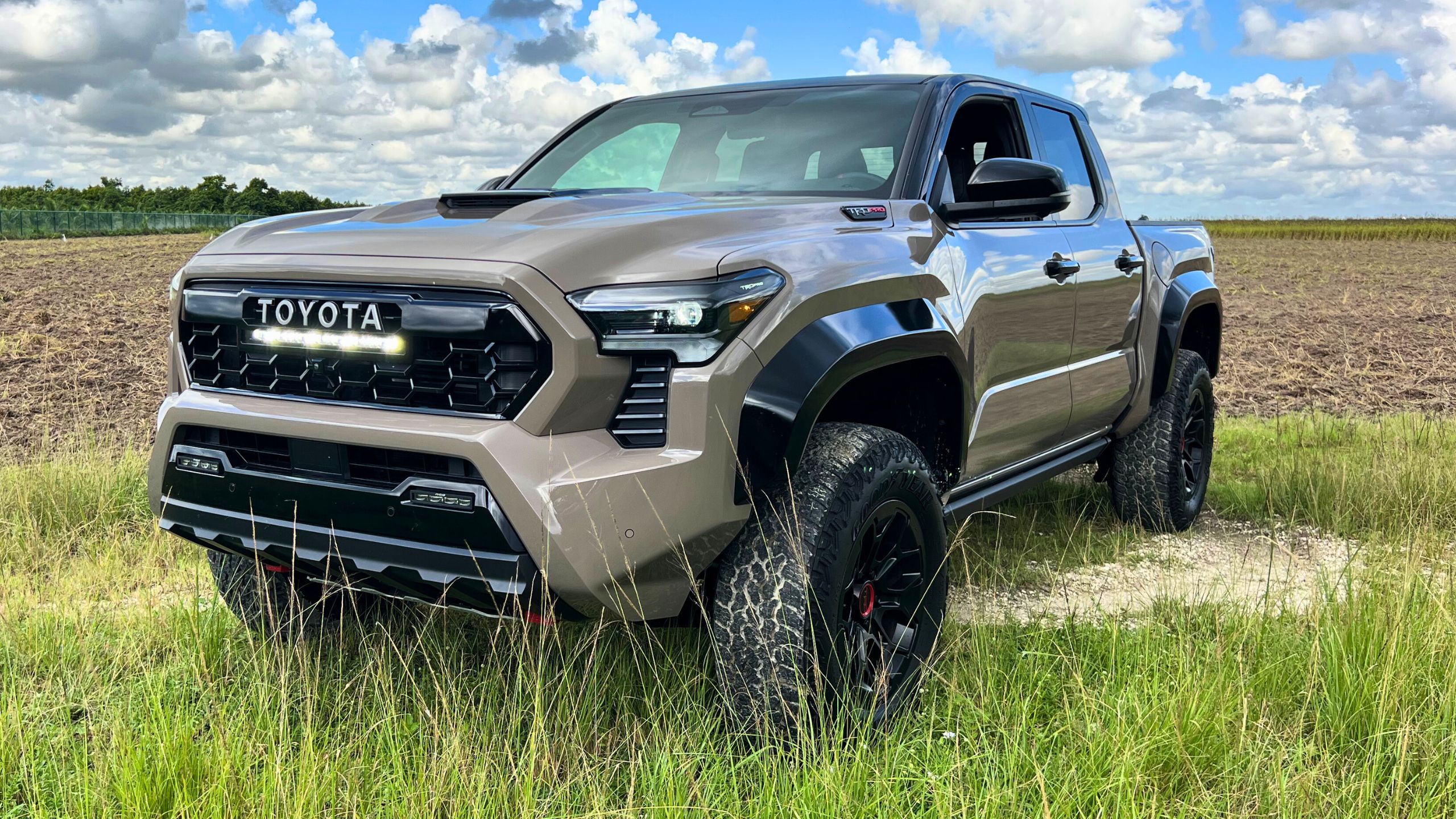 Toyota Tacoma Hybrid TRD Pro 2025