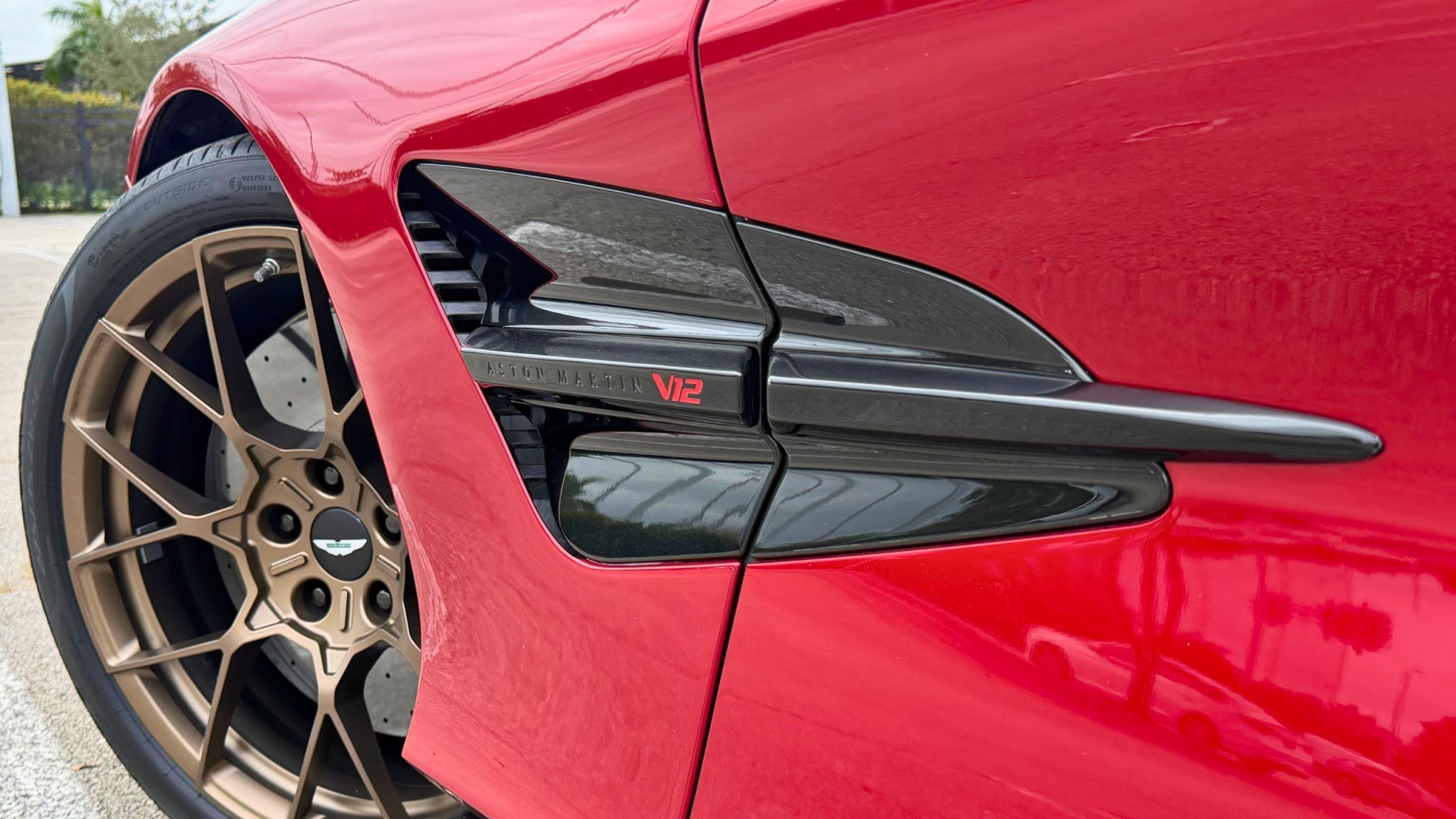 Aston Martin Vanquish 2025