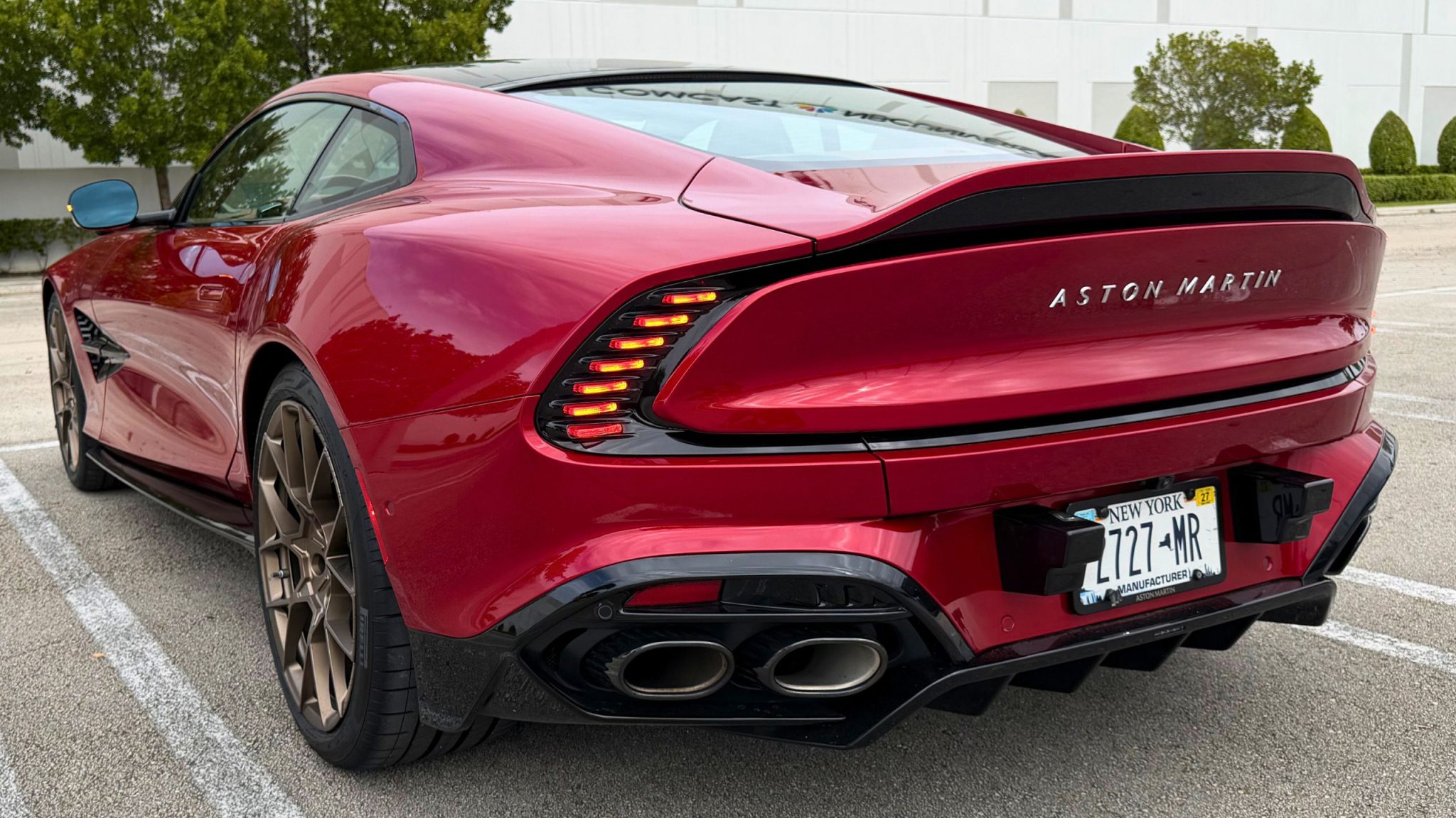 Aston Martin Vanquish 2025