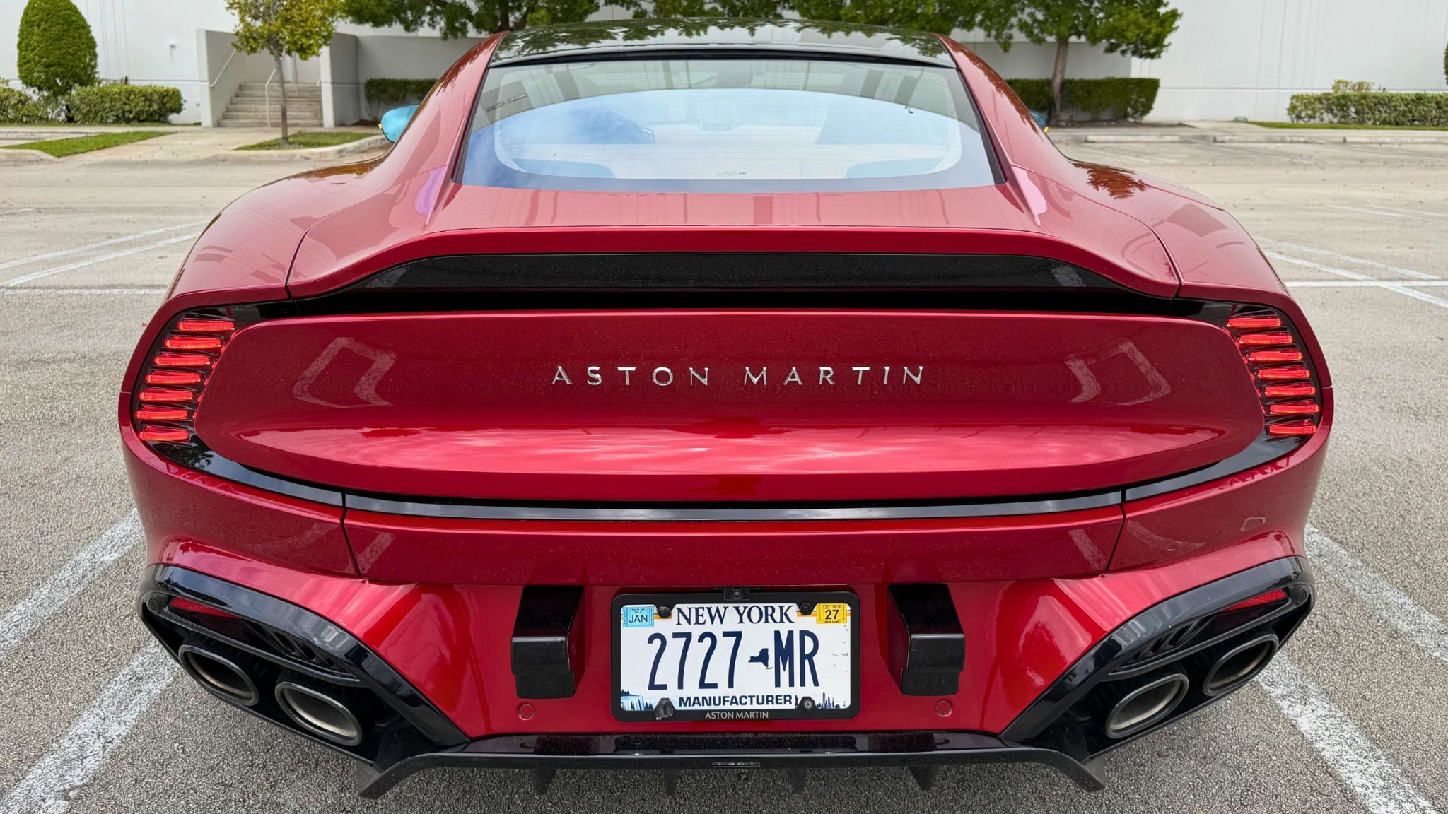 Aston Martin Vanquish 2025