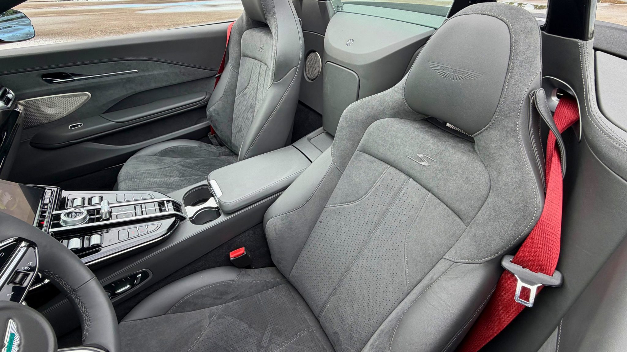 Aston Martin Vantage S Roadster 2026