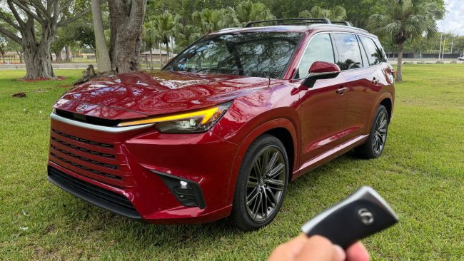 Lexus TX 550h+ Luxury 2026