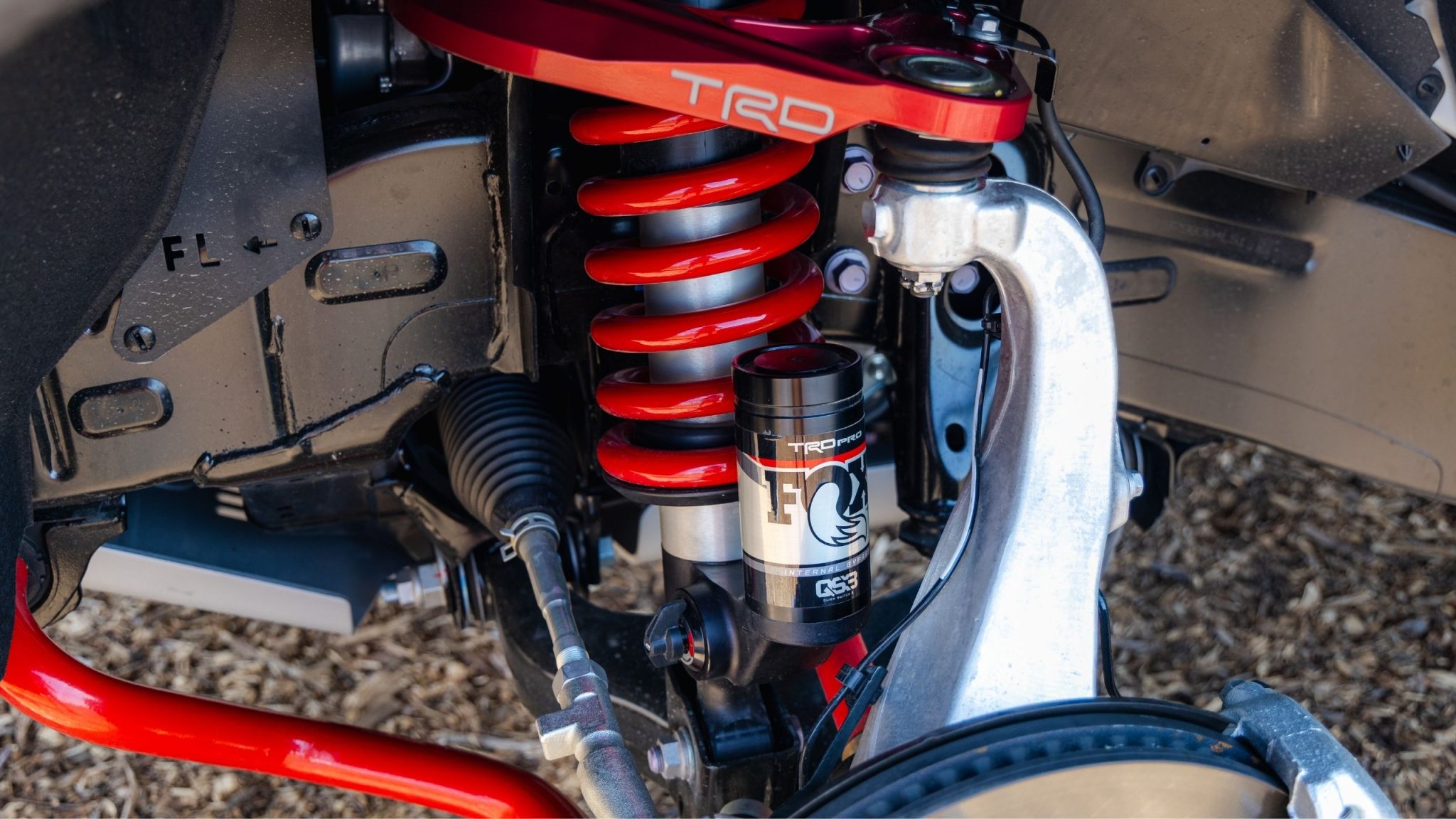 Suspensión Fox QS3 en el Toyota Tundra y Sequoia TRD Pro 2027