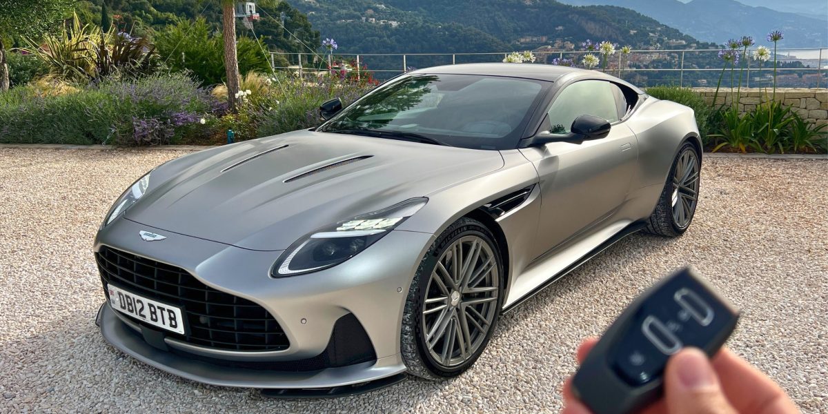 Aston Martin DB12 2024