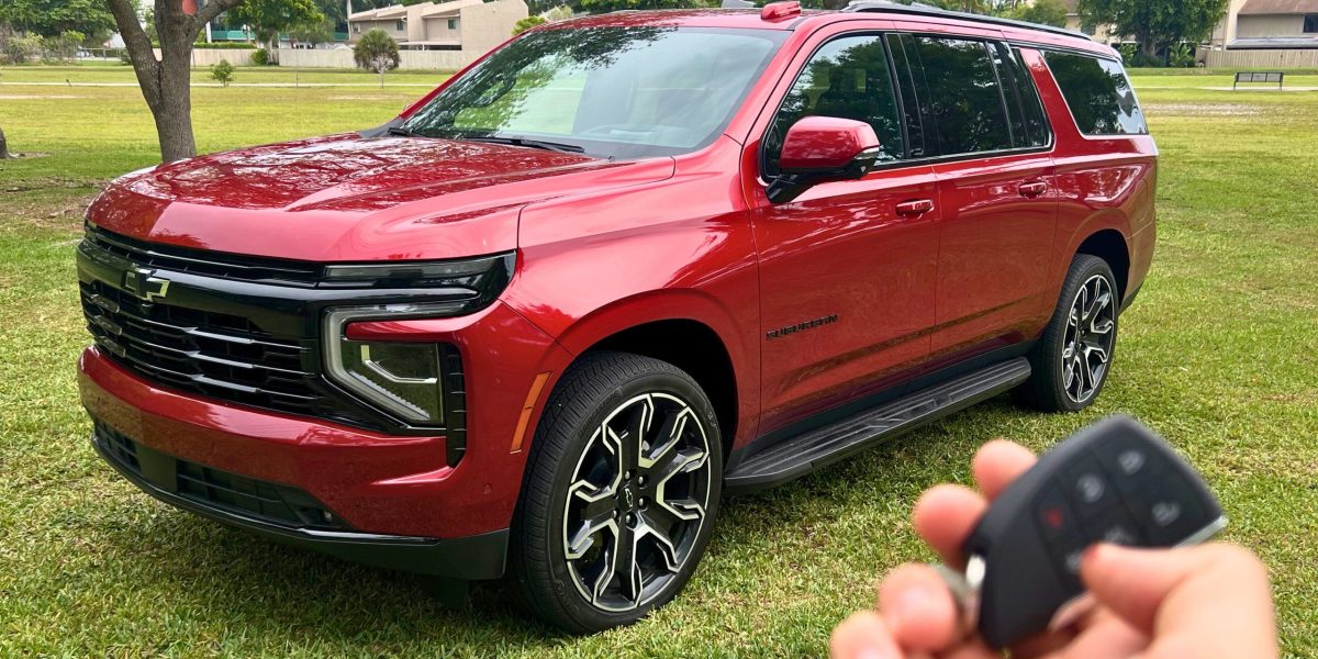 Chevrolet Suburban RST 2025